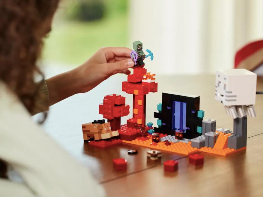 Zestaw klocków zasadzka w portalu do netheru 21255 lego minecraft duży dla dziecka nr. 5