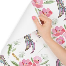 Tapeta dla dzieci – Śpiące jednorożce na tle kwiatów 