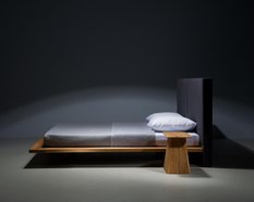 Łóżko MOOD 2.0 180x200 elegancka modna rama z litego drewna olchowego z tapicerowanym zagłówkiem