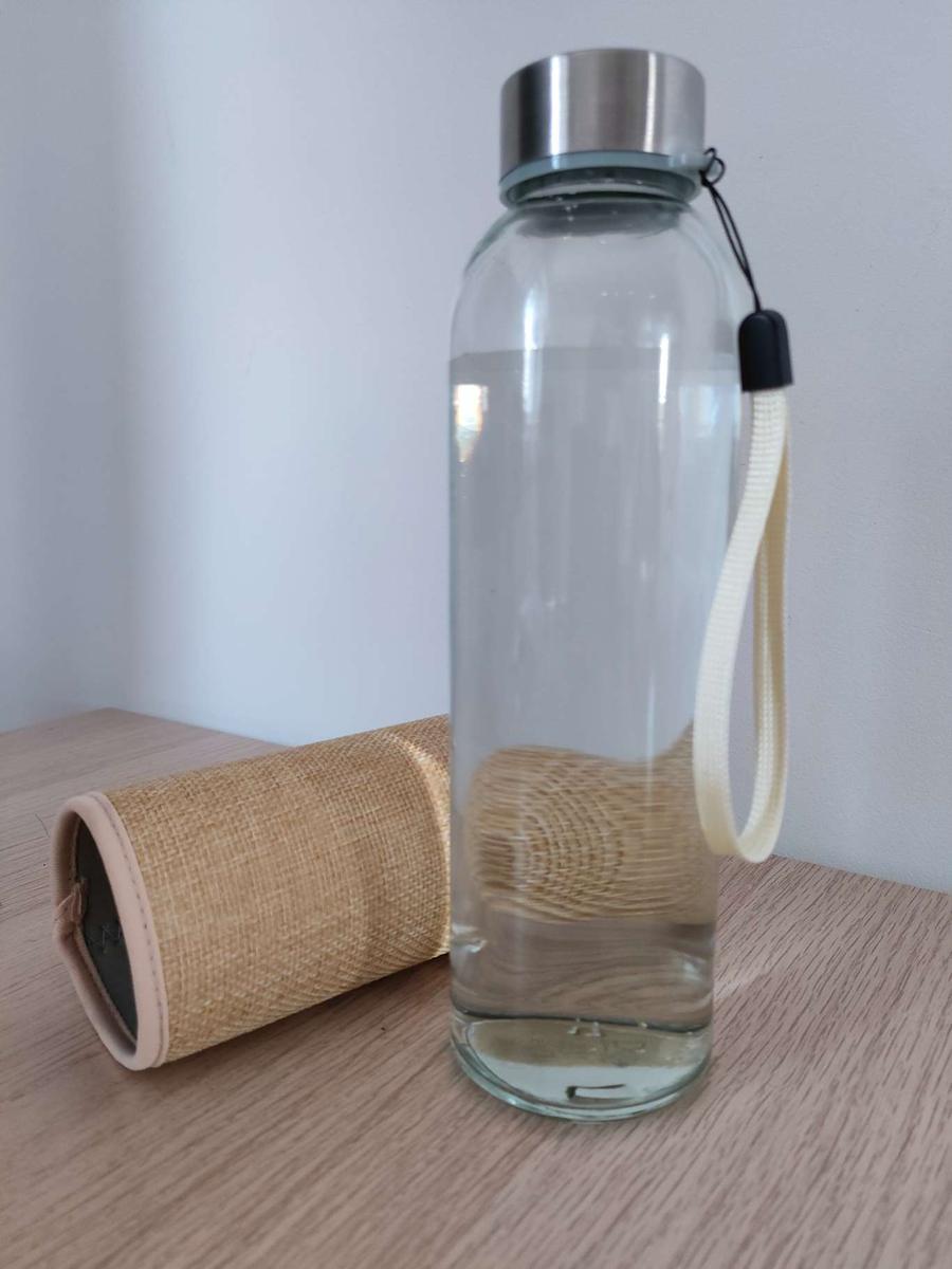 Szklana butelka na wodę w etui nr. 4