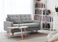 Sofa Elma 152x88x92 cm 2-osobowa skandynawska rozkładana z pojemnikiem na nóżkach do salonu kanapa sprężyna bonell jasna szara - Miniaturka zdjęcia nr 1