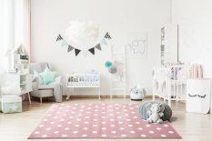 Dywan dziecięcy Fairytale Pink 160x220 cm do pokoju dziecięcego różowy w kropki