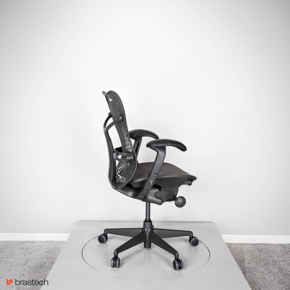 Fotel biurowy Herman Miller Mirra – ergonomiczny, odnowiony, siatkowe siedzisko, elastomerowe oparcie, 3D podłokietniki nr. 4