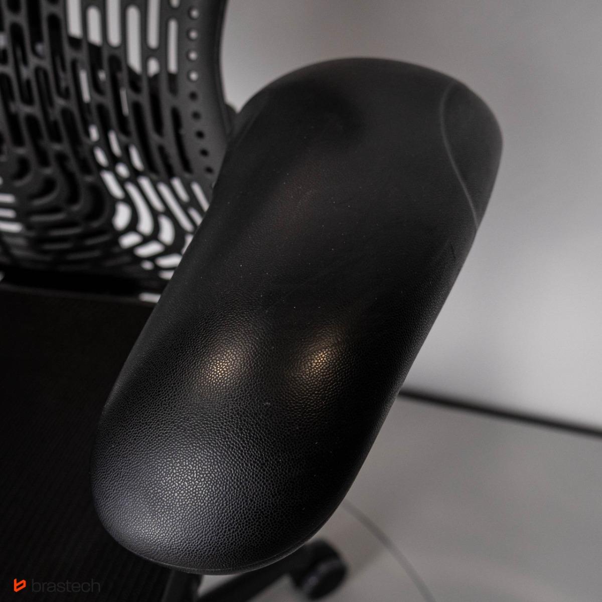 Fotel biurowy Herman Miller Mirra – ergonomiczny, odnowiony, siatkowe siedzisko, elastomerowe oparcie, 3D podłokietniki nr. 9