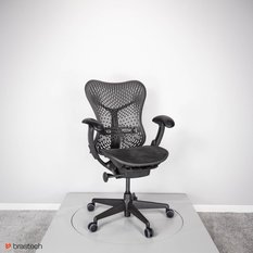 Fotel biurowy Herman Miller Mirra – ergonomiczny, odnowiony, siatkowe siedzisko, elastomerowe oparcie, 3D podłokietniki - Miniaturka zdjęcia nr 5