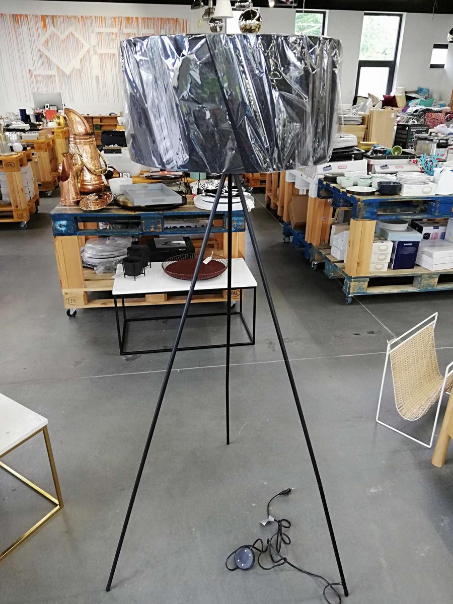 Lampa podłogowa  czarna z miedzianym środkiem CELLA nr. 2