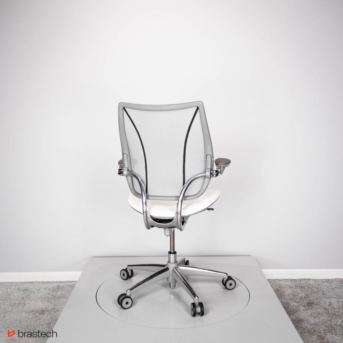 Fotel biurowy Humanscale Liberty – ergonomiczny, siatkowe oparcie, skórzane siedzisko Ticino, mechanizm automatyczny szary nr. 4